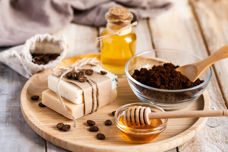 DIY Seife aus Honig und Kaffeepulver